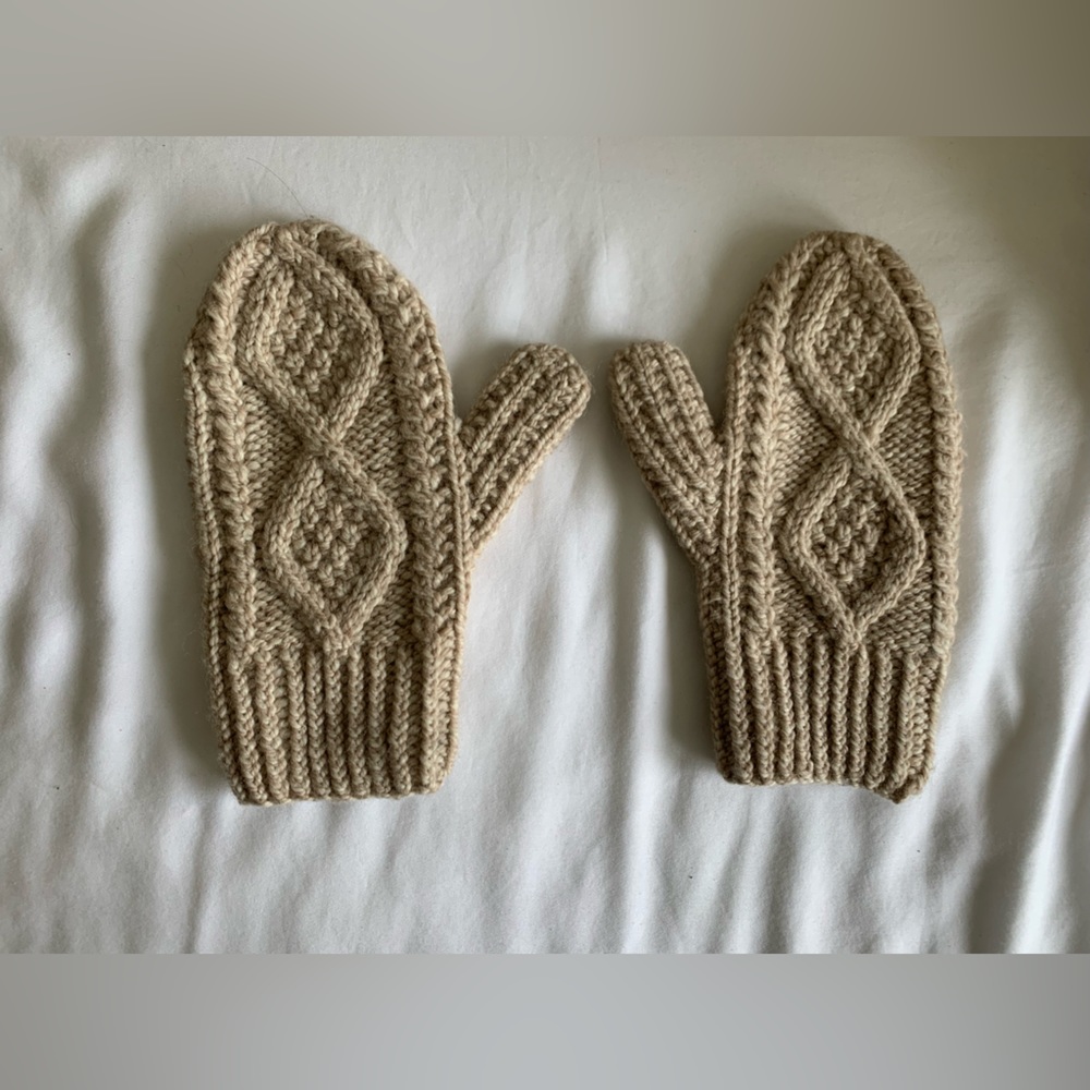 Mittens - Picture 2 of 4